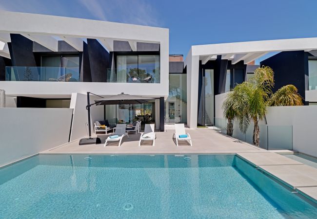 Casa en Quarteira - Moradia V5 com piscina privada - ONE SIX Casa en Quarteira - Moradia V5 com piscina privada - ONE SIX