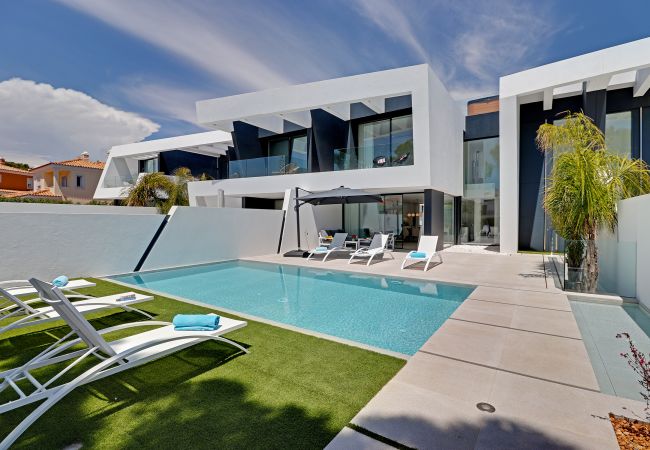 Casa en Quarteira - Moradia V5 com piscina privada - ONE SIX Casa en Quarteira - Moradia V5 com piscina privada - ONE SIX