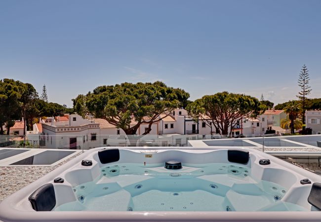 Casa en Quarteira - Moradia V5 com piscina privada - ONE SIX Casa en Quarteira - Moradia V5 com piscina privada - ONE SIX