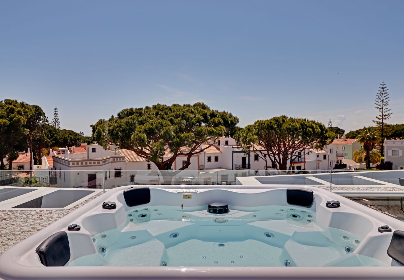 Casa en Quarteira - Moradia V5 com piscina privada - ONE SIX Casa en Quarteira - Moradia V5 com piscina privada - ONE SIX