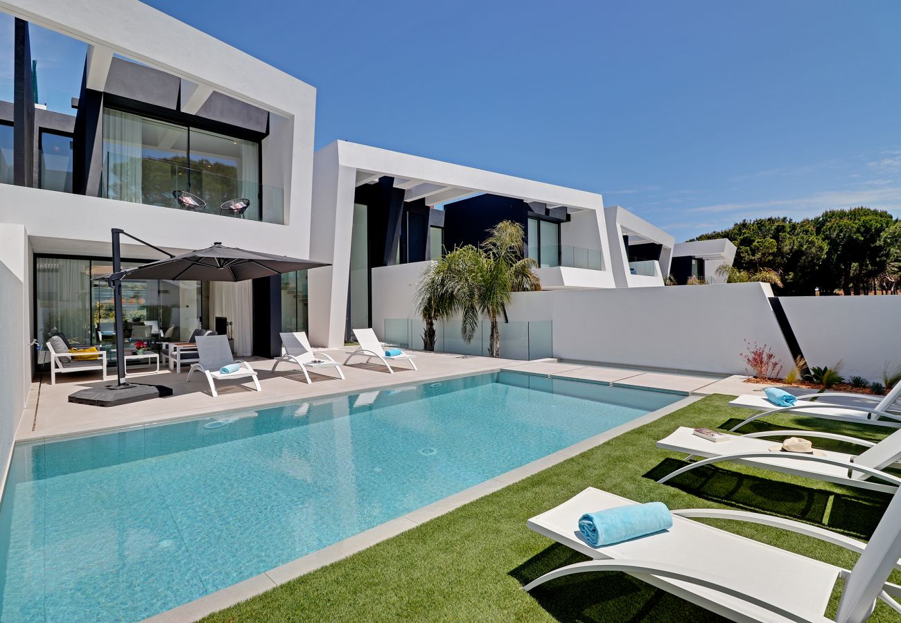 Casa em Quarteira - Moradia V5 com piscina privada - ONE SIX